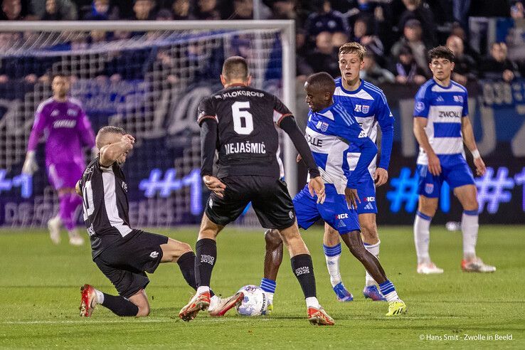 In beeld: NEC tweemaal op voorsprong, maar PEC Zwolle weigert te buigen
