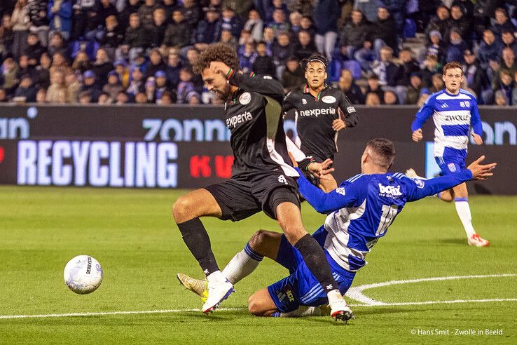 In beeld: NEC tweemaal op voorsprong, maar PEC Zwolle weigert te buigen