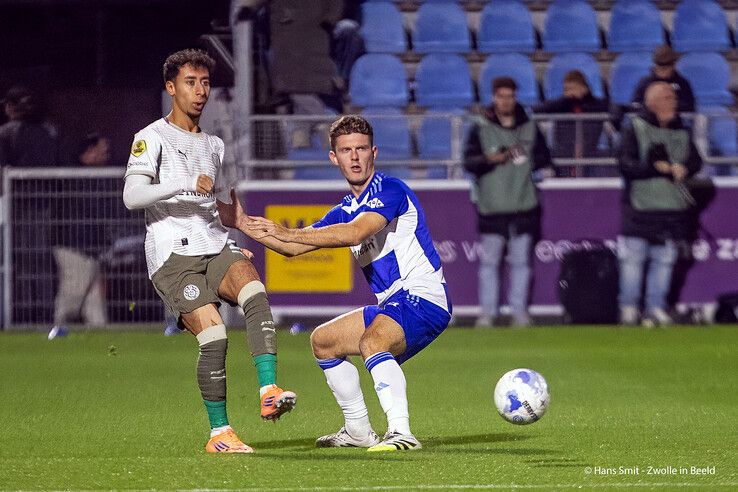 In beeld: Landskampioen PSV te sterk voor PEC Zwolle