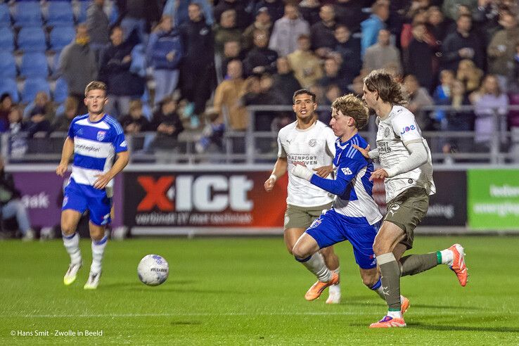 In beeld: Landskampioen PSV te sterk voor PEC Zwolle