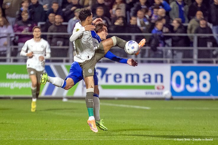 In beeld: Landskampioen PSV te sterk voor PEC Zwolle
