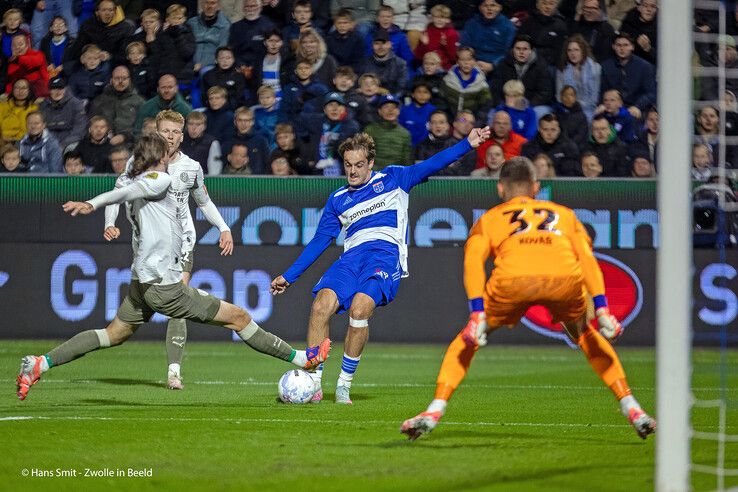 In beeld: Landskampioen PSV te sterk voor PEC Zwolle