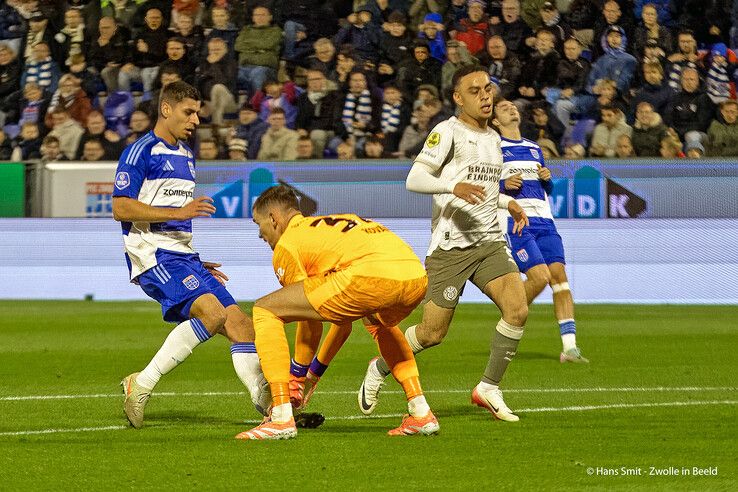 In beeld: Landskampioen PSV te sterk voor PEC Zwolle