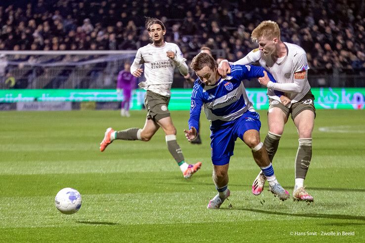 In beeld: Landskampioen PSV te sterk voor PEC Zwolle