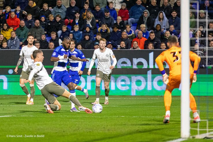 In beeld: Landskampioen PSV te sterk voor PEC Zwolle