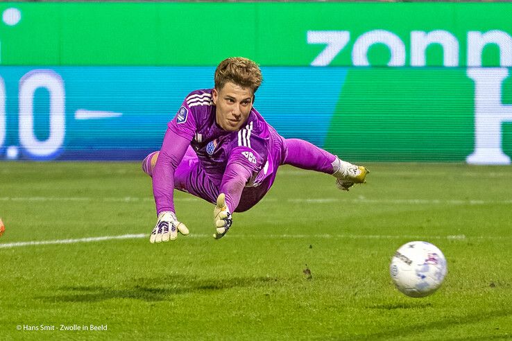 In beeld: Landskampioen PSV te sterk voor PEC Zwolle