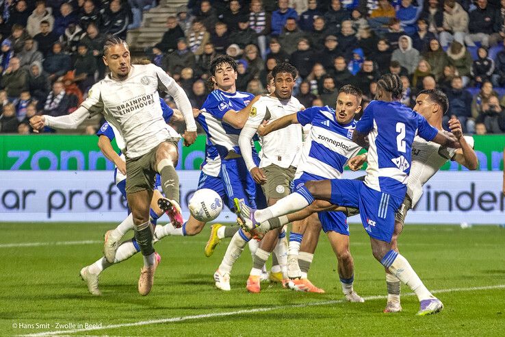 In beeld: Landskampioen PSV te sterk voor PEC Zwolle