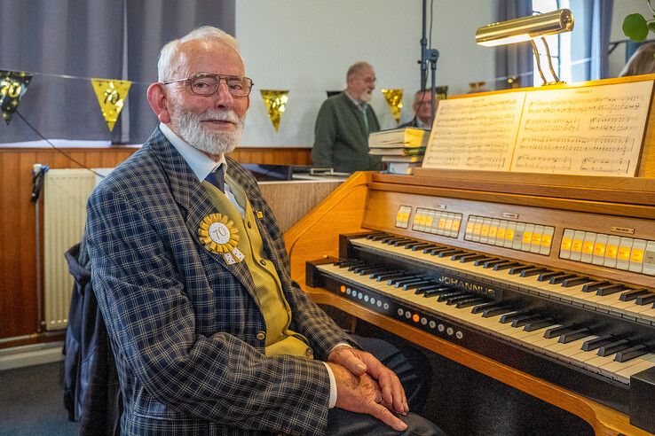 Evert Schoonhoven 70 jaar organist in Kamperveen.