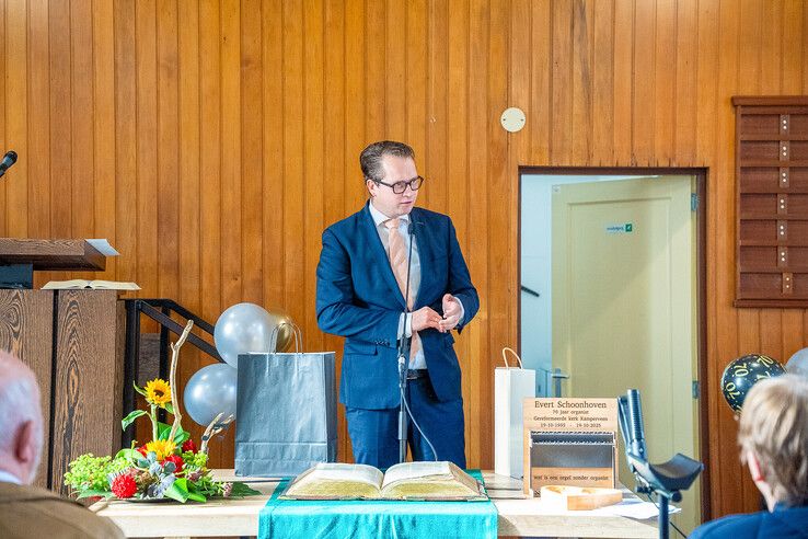 Evert Schoonhoven (82) al 70 jaar organist in gereformeerde kerk Kamperveen