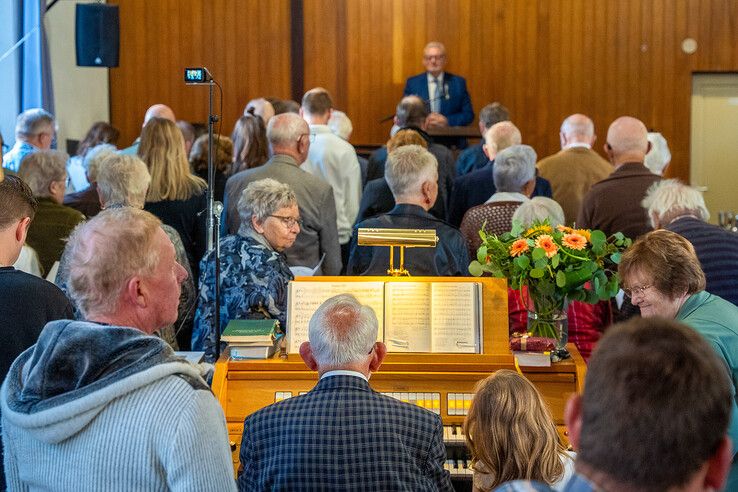 Evert Schoonhoven (82) al 70 jaar organist in gereformeerde kerk Kamperveen