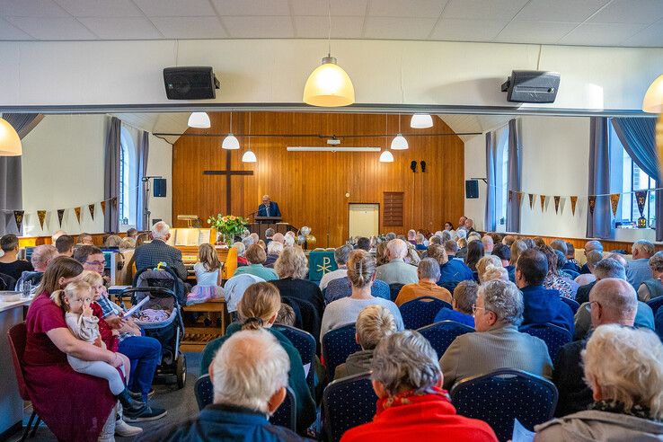 Evert Schoonhoven (82) al 70 jaar organist in gereformeerde kerk Kamperveen