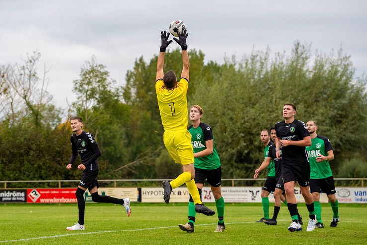 In beeld: ’s-Heerenbroek wint van De Weide na sterke slotfase