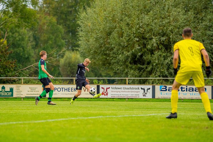 In beeld: ’s-Heerenbroek wint van De Weide na sterke slotfase