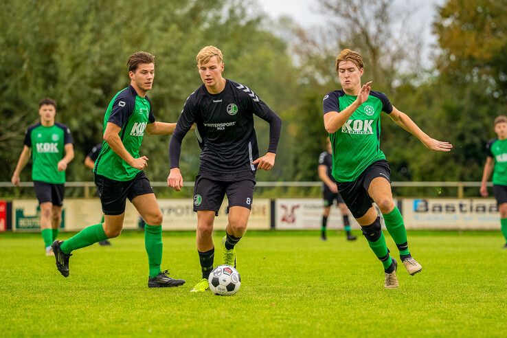 In beeld: ’s-Heerenbroek wint van De Weide na sterke slotfase