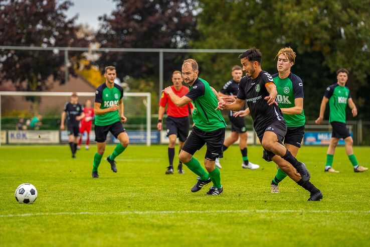 In beeld: ’s-Heerenbroek wint van De Weide na sterke slotfase