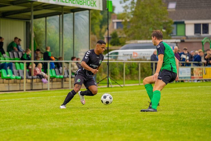In beeld: ’s-Heerenbroek wint van De Weide na sterke slotfase