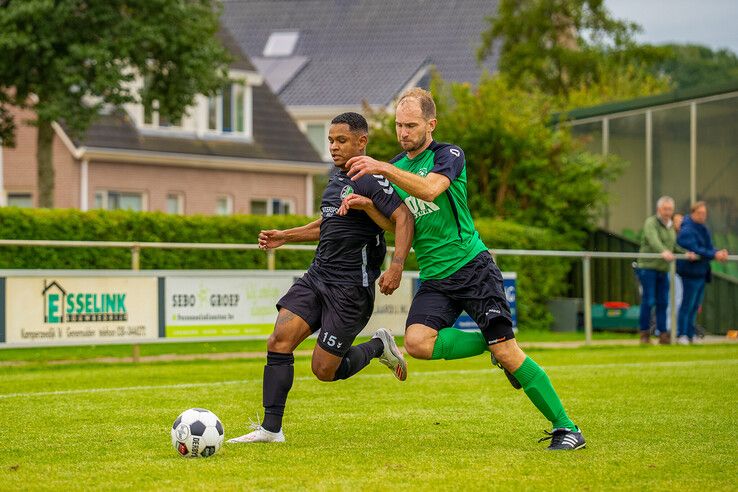 In beeld: ’s-Heerenbroek wint van De Weide na sterke slotfase