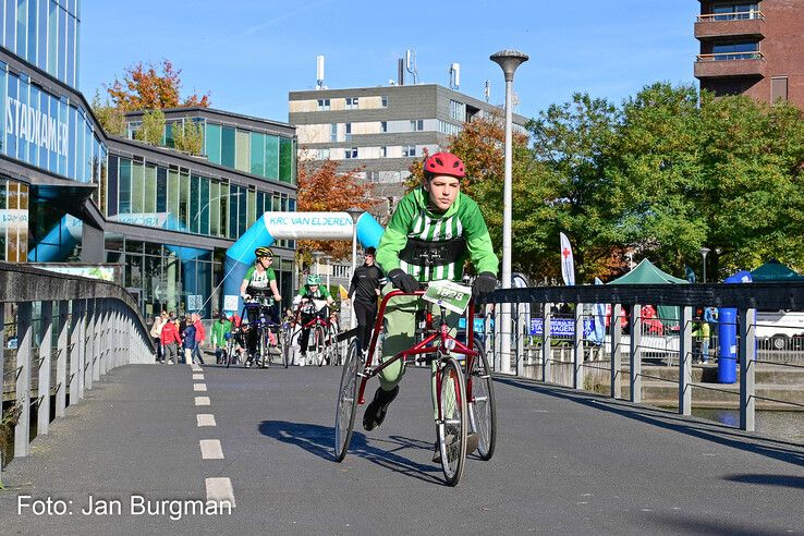 In beeld: Rianne Niewold en Yannick Mager winnen Stadshagenrun in Zwolle