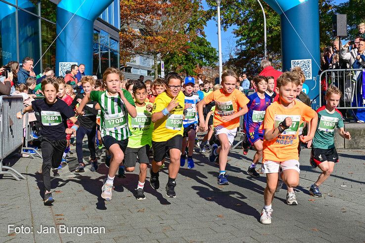 In beeld: Rianne Niewold en Yannick Mager winnen Stadshagenrun in Zwolle