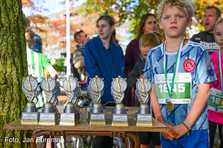 In beeld: Rianne Niewold en Yannick Mager winnen Stadshagenrun in Zwolle