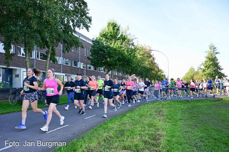 In beeld: Rianne Niewold en Yannick Mager winnen Stadshagenrun in Zwolle