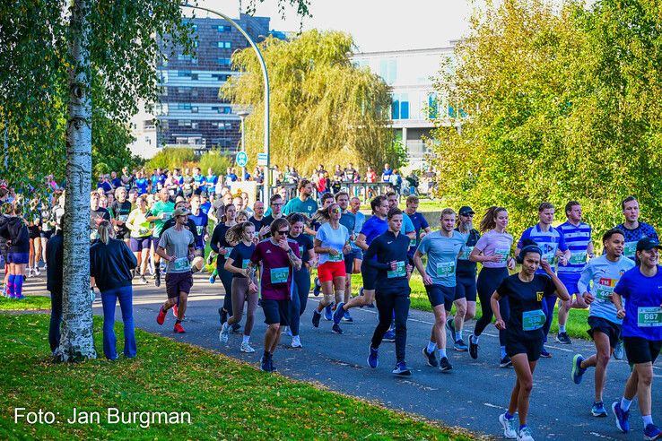 In beeld: Rianne Niewold en Yannick Mager winnen Stadshagenrun in Zwolle
