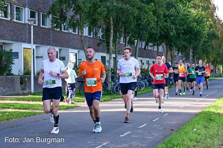 In beeld: Rianne Niewold en Yannick Mager winnen Stadshagenrun in Zwolle