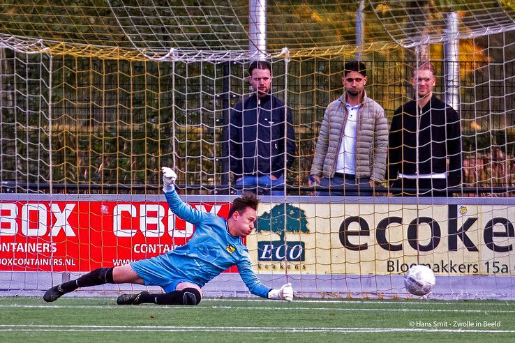 In beeld: Met tien man strijdend SV Zwolle sneuvelt in de beker na penalty’s