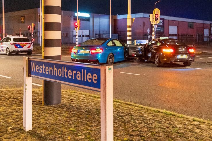 Automobilist gewond bij botsing op Westenholterallee in Zwolle