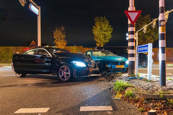 Automobilist gewond bij botsing op Westenholterallee in Zwolle