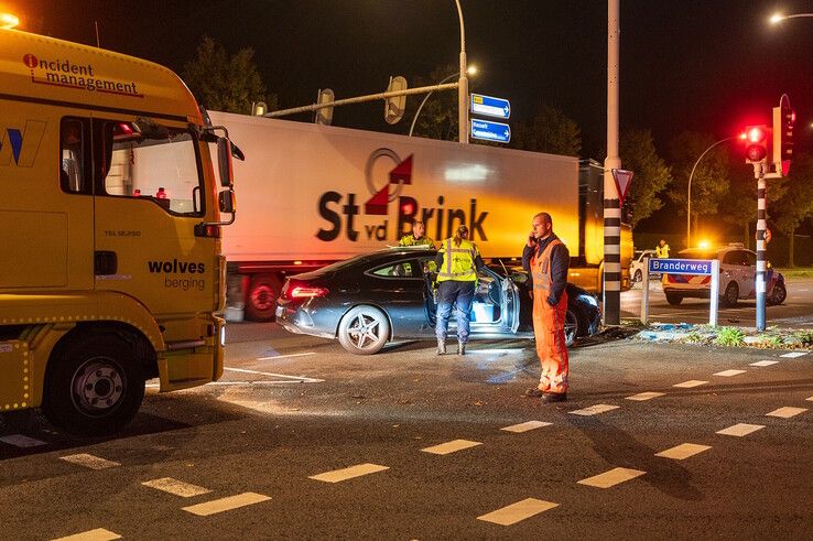 Automobilist gewond bij botsing op Westenholterallee in Zwolle