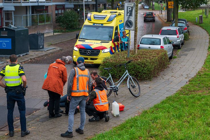 Fietsers raakten gewond op spiegelgladde fietsstraat in Zwolle.