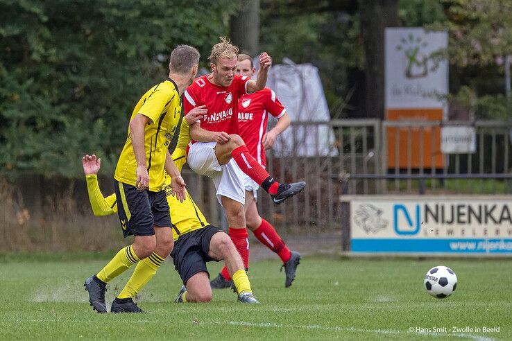 In beeld: Koploper Zalk te sterk voor Wijthmen in IJsseldelta-derby