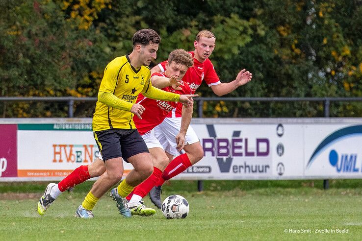 In beeld: Koploper Zalk te sterk voor Wijthmen in IJsseldelta-derby