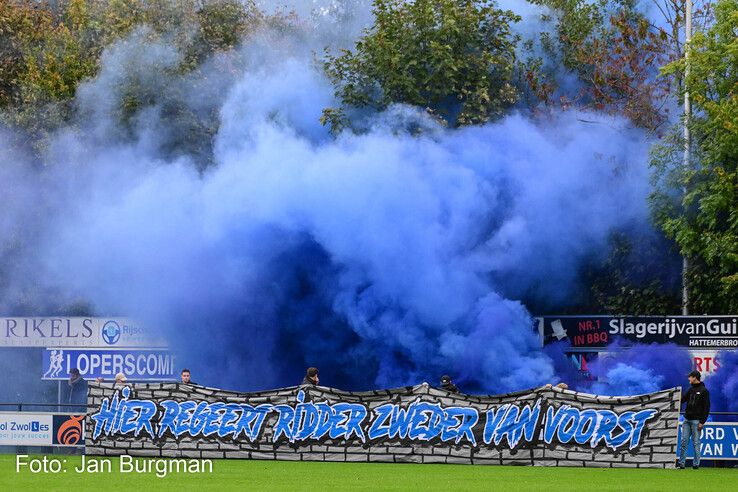 In beeld: Rode kaart breekt CSV ’28 op in derby bij WVF