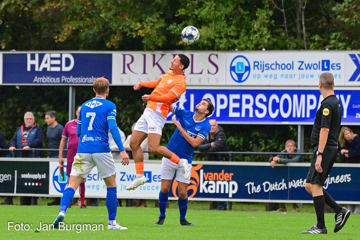 In beeld: Rode kaart breekt CSV ’28 op in derby bij WVF