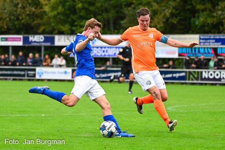 In beeld: Rode kaart breekt CSV ’28 op in derby bij WVF