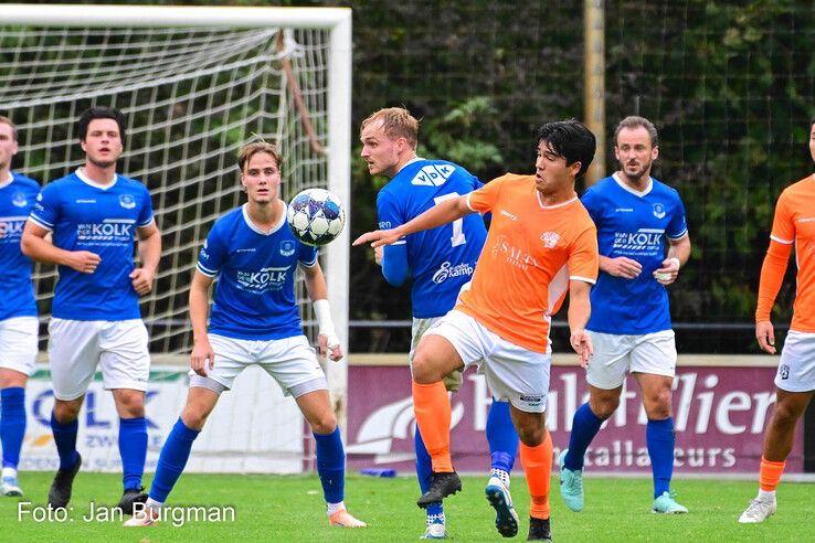 In beeld: Rode kaart breekt CSV ’28 op in derby bij WVF