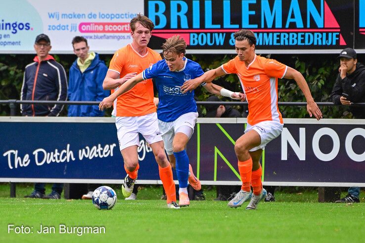 In beeld: Rode kaart breekt CSV ’28 op in derby bij WVF