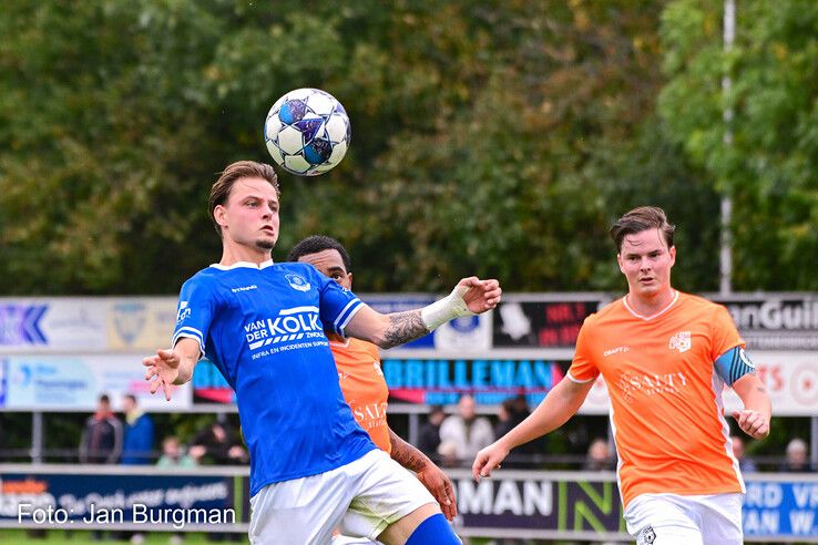 In beeld: Rode kaart breekt CSV ’28 op in derby bij WVF