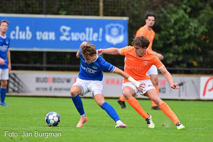 In beeld: Rode kaart breekt CSV ’28 op in derby bij WVF