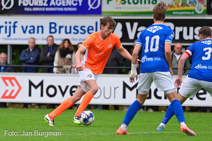 In beeld: Rode kaart breekt CSV ’28 op in derby bij WVF