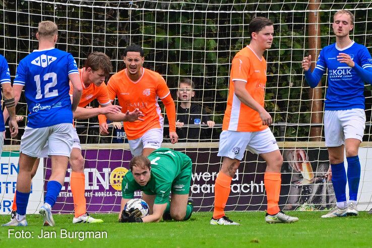 In beeld: Rode kaart breekt CSV ’28 op in derby bij WVF