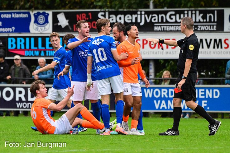 In beeld: Rode kaart breekt CSV ’28 op in derby bij WVF