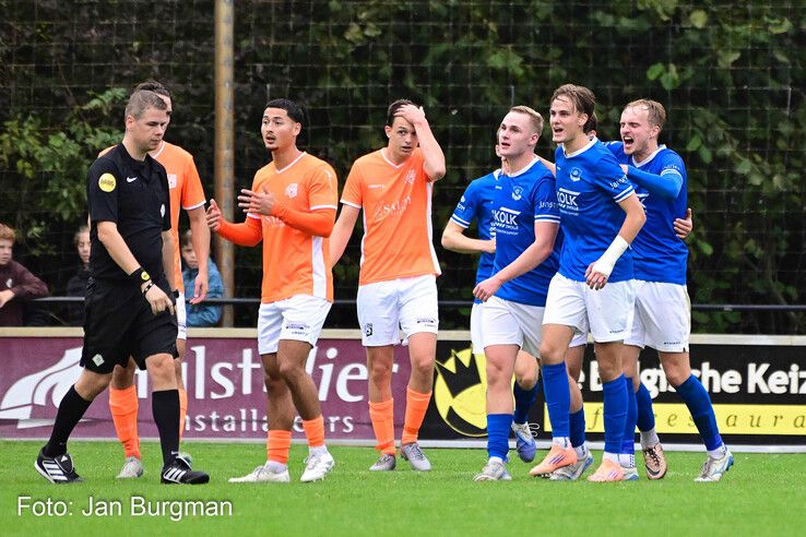 In beeld: Rode kaart breekt CSV ’28 op in derby bij WVF