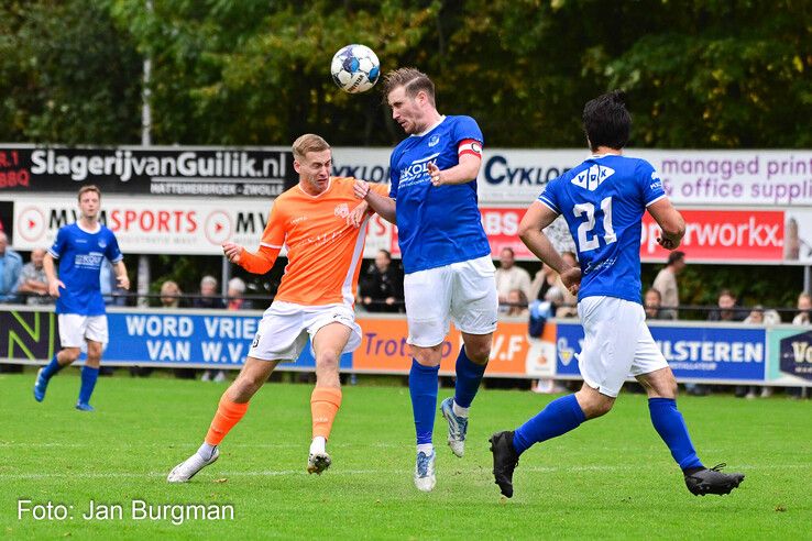 In beeld: Rode kaart breekt CSV ’28 op in derby bij WVF