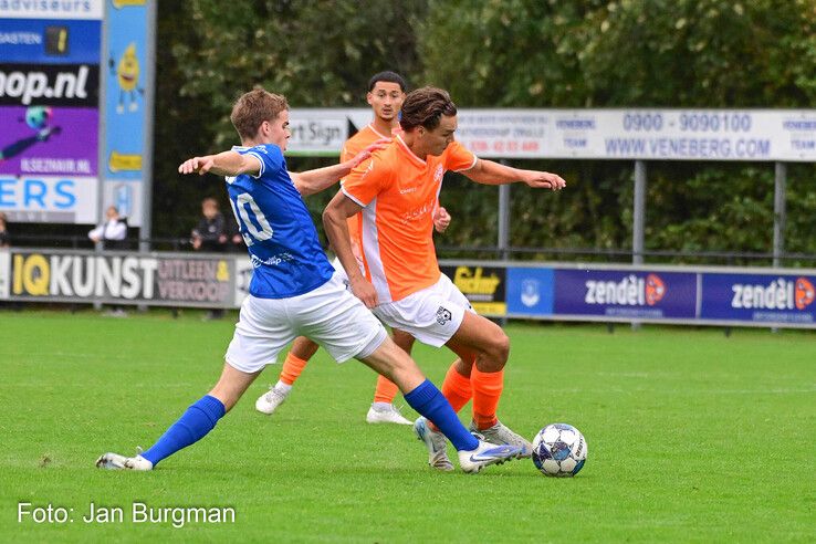 In beeld: Rode kaart breekt CSV ’28 op in derby bij WVF