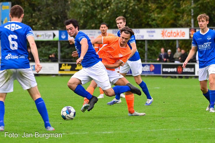 In beeld: Rode kaart breekt CSV ’28 op in derby bij WVF