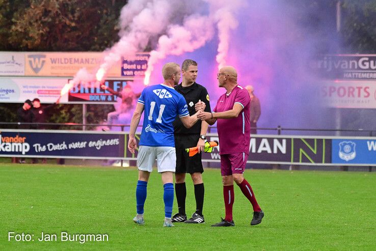 In beeld: Rode kaart breekt CSV ’28 op in derby bij WVF