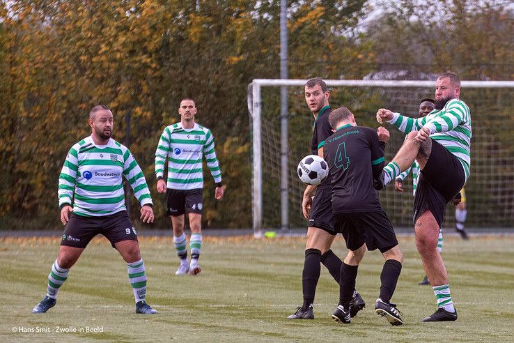 In beeld: Late treffers bezorgen ’s-Heerenbroek overwinning op Zwolsche Boys